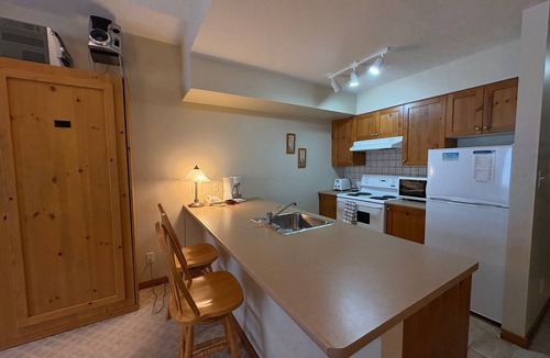 Silver Star Mountain Condo | Cozy top floor fully-equipped Creekside studio condo w/views, near trails