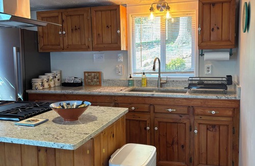 Windham House | Cozy, Tranquil Lakefront Retreat