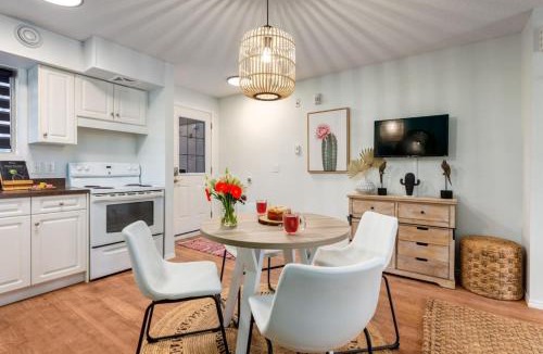 Canmore Apartment | Cozy Tropical Vibe Haven in Canmore near Banff