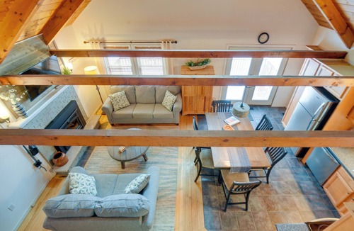 Tuftonboro Cottage | Cozy Tuftonboro Escape: Steps to Private Beaches!