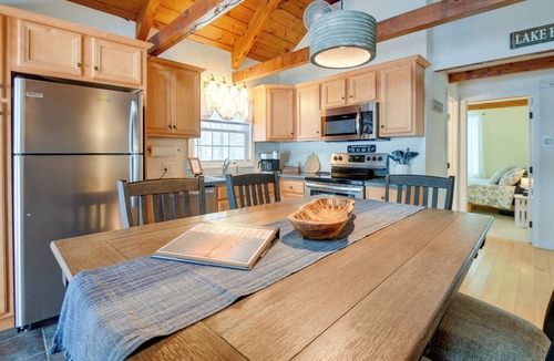 Tuftonboro Cottage | Cozy Tuftonboro Escape: Steps to Private Beaches!