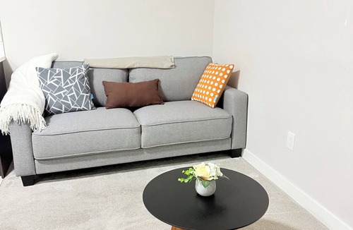 Symons Valley House | Cozy Two Bedroom Basement Suite