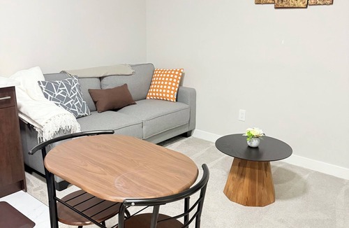 Symons Valley House | Cozy Two Bedroom Basement Suite