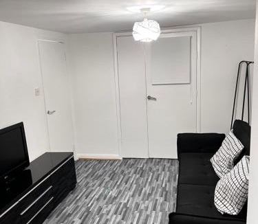 Forest Hill Apartment | Cozy Two Bedroom Flat 1 Minute from Forest Hill Train Station