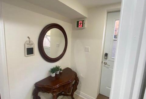 Meadowvale Village Apartment | Cozy Two-Bedroom Luxury Suite near Toronto Airport