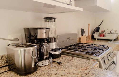 Merida Apartment | Cozy unit by the Pool, Fiber Optic, 70m to Ocean