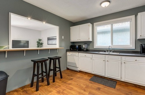 Rosscarrock House | "Cozy Up" 3 Bed w Bunk Beds! Sleeps 6-Upper Suite