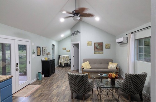 Clarksville Cottage | Cozy Up at Lake Mimosa.