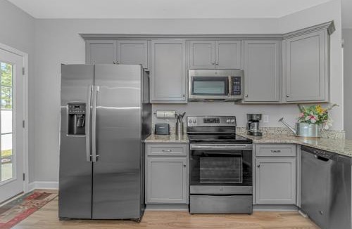 Myrtle Beach House | Cozy Updated 2BR Home for 5! Short Drive to Beach!