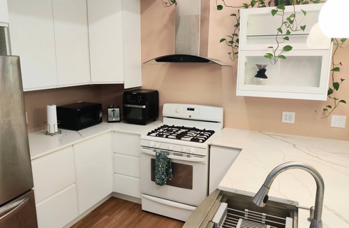 Dicken House | Cozy updated 3 Bedroom house in Ann Arbor, 1.5mi to downtown and the big house!
