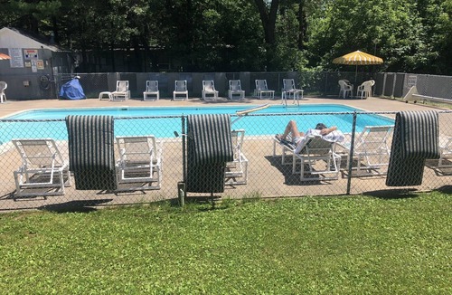 Lake Delton Hotel | Cozy updated Boutique Motel on the Lake Delton Strip