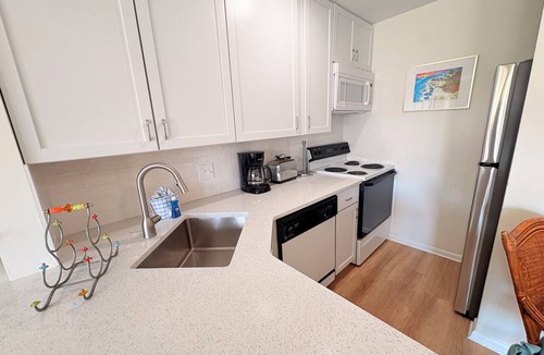 Holiday Isle Condo | Cozy Updated Studio | Prime Resort Location
