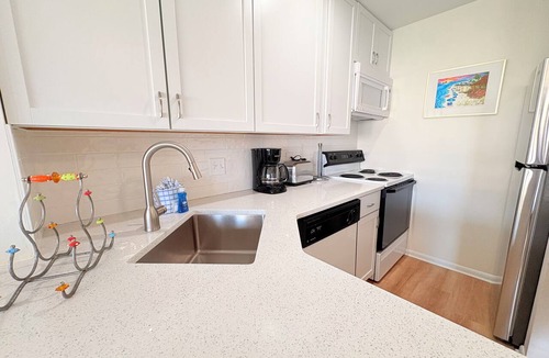Holiday Isle Condo | Cozy Updated Studio | Prime Resort Location
