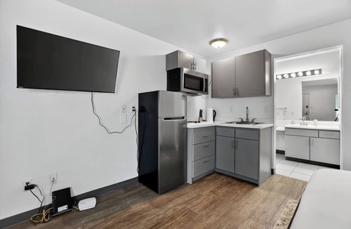 Las Vegas Apartment | Cozy updated studio with comfortable modern layout
