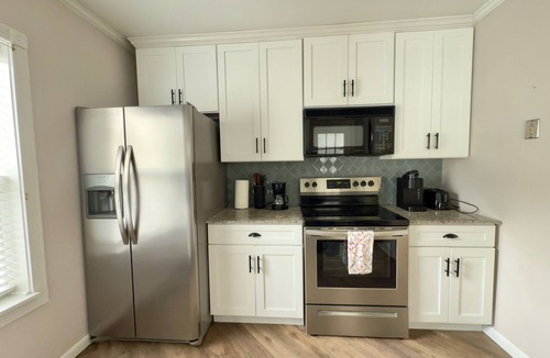 Nassau Cottage | Cozy Upstate Lakefront 2BR Retreat with Kayaks & Fireplace