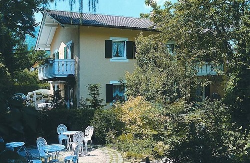 Gmain Apartment | Cozy vacation apartment with mountain view 2 pers., terrace/Feuerwehrheimstraße