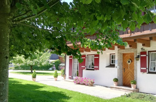 Gmain Apartment | Cozy vacation apartment with beautiful alpine panorama near Salzburg