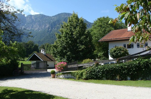 Gmain Apartment | Cozy vacation apartment with beautiful alpine panorama near Salzburg