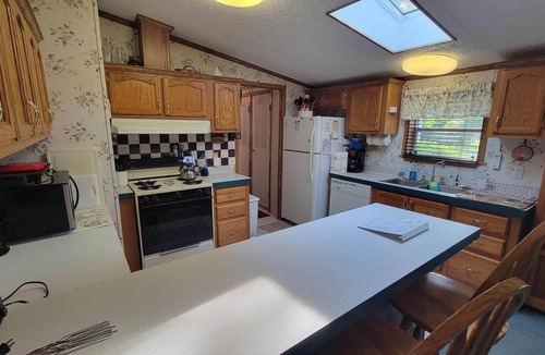 Gladwin House | cozy vacation home with fantastic Lake access!