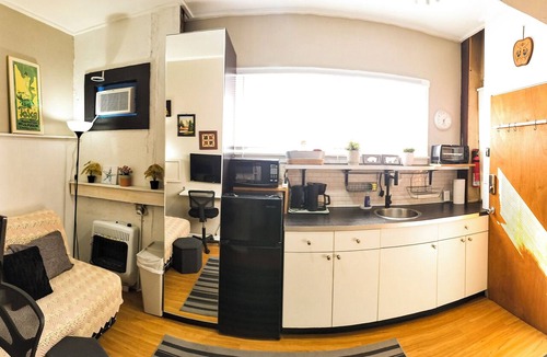 Fishtown Apartment | Cozy Vibe MicroFlat with AC, W/D, FastWiFi in the heart of Fishtown Philadelphia