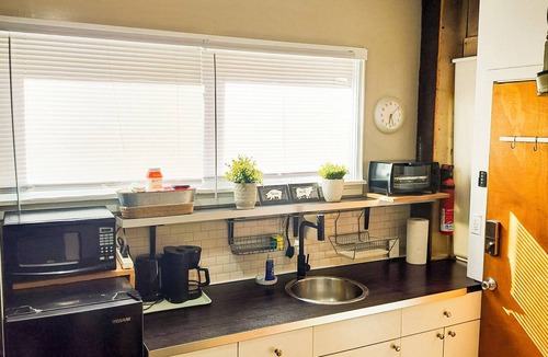 Fishtown Apartment | Cozy Vibe MicroFlat with AC, W/D, FastWiFi in the heart of Fishtown Philadelphia