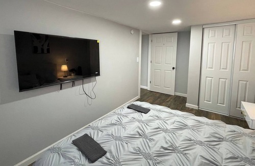 University District House | Cozy & Vibrant U-District Lower Unit