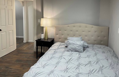 University District House | Cozy & Vibrant U-District Lower Unit