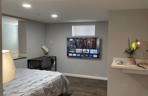 University District House | Cozy & Vibrant U-District Lower Unit