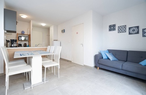 Serignan Villa | Cozy Villa Steps from the Beach