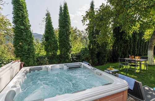 Brasov Villa | Cozy villa with jacuzzi located in the middle of nature with stunning views!