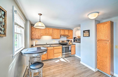 Delmar Apartment | Cozy + Walkable Delmar Getaway w/Fire Pit!