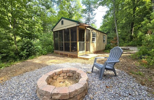Purlear Cabin | Cozy Warm Creekside Escape w/WiFi & Hot Shower