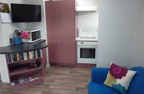 Christchurch House | Cozy, warm, sunny, modern, fully self-contained flat