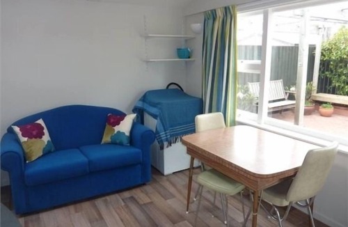 Christchurch House | Cozy, warm, sunny, modern, fully self-contained flat
