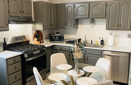 Harrisburg Apartment | Cozy waterfront 2BR/3 Beds w./Modern meets Historical Charm/Chic