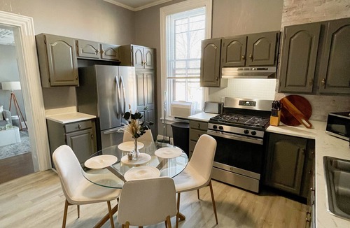 Harrisburg Apartment | Cozy waterfront 2BR/3 Beds w./Modern meets Historical Charm/Chic