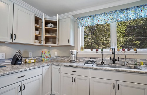 Annapolis House | Cozy, waterfront, 5BR 4BA house w 2 decks near USNA & downtown