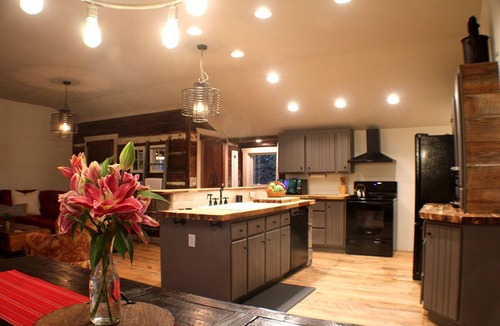 Suffolk House | Cozy Waterfront Barn Loft in Charming Suffolk—full Kitchen, AC, WiFi