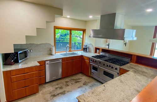 Island County House | Cozy Waterfront Beach House Near Baby Island! New to VRBO!