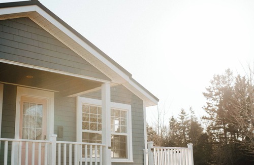 Corran Ban Cottage | Cozy Waterfront Cottage on Winter Bay!