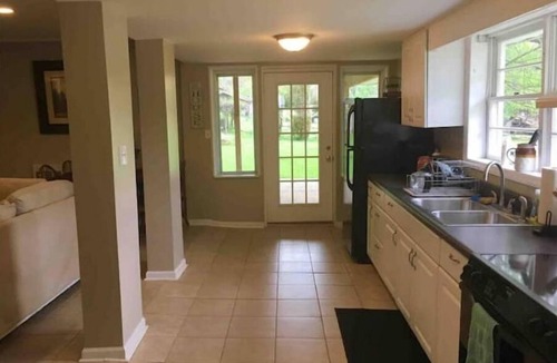 Draper House | Cozy Waterfront Cabin on New River/Claytor Lake