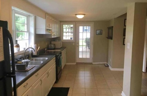 Draper House | Cozy Waterfront Cabin on New River/Claytor Lake