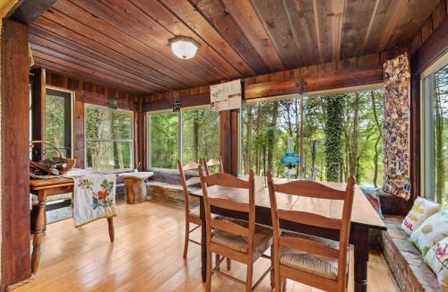 Green Hill House | Cozy waterfront cabin with fire pit