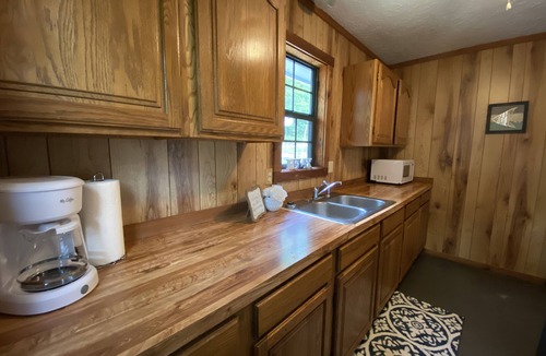 Westview House | Cozy Waterfront Cabin on Rough River Lake