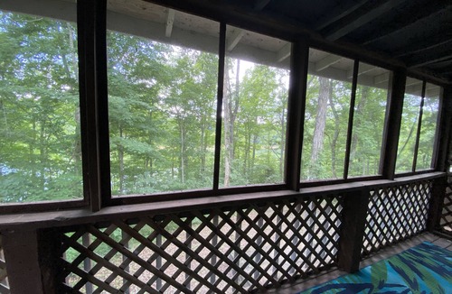 Westview House | Cozy Waterfront Cabin on Rough River Lake