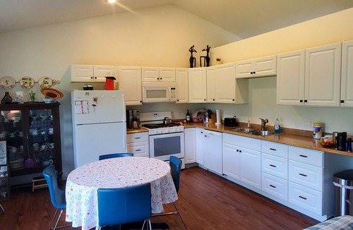 Moscow House | Cozy waterfront cottage on 40 acres. Great fishing kayaking & hunting!