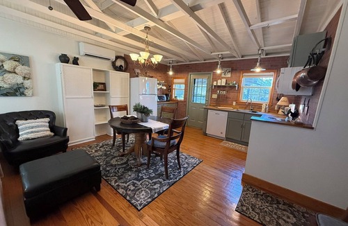 Marble Falls House | Cozy Waterfront Cottage | Full Kitchen + Fun