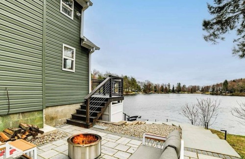 Deposit House | Cozy Waterfront Cottage- Hot tub, Private Dock & Views.