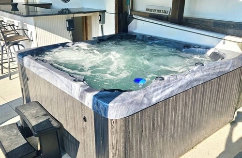 Deposit House | Cozy Waterfront Cottage- Hot tub, Private Dock & Views.