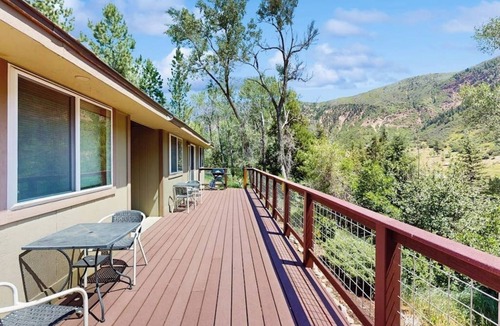 Carbondale Cabin | Cozy, waterfront, mountainview cabin w/prime location & shared hot springs